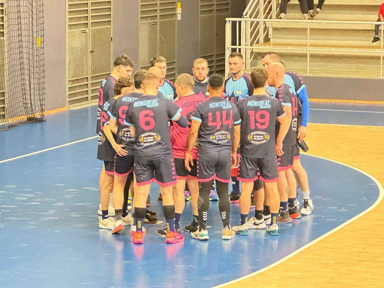 Equipe seniors en cercle